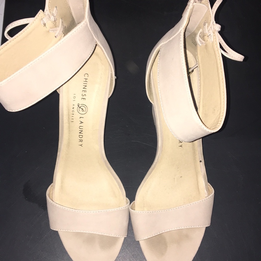 Nude zipper wedges